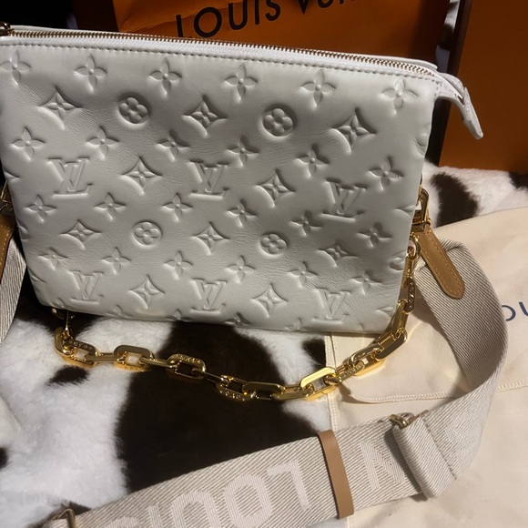 **** authentic Louis Vuitton coussin pm white shoulder bag****
$5,200.00 - Picture 9 of 15